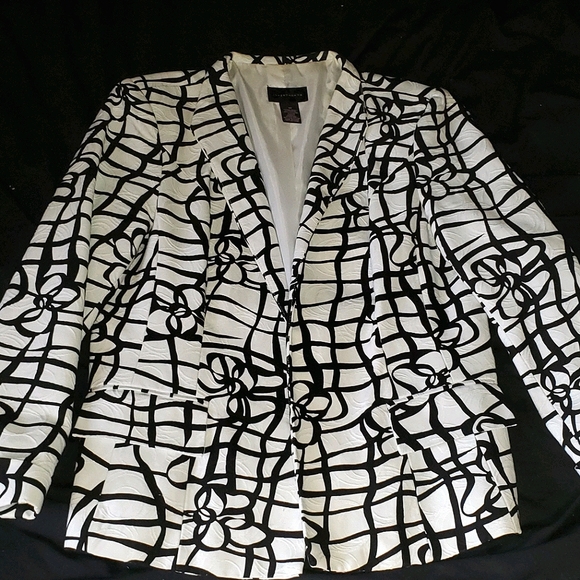 Black and white Blazer - Picture 3 of 3